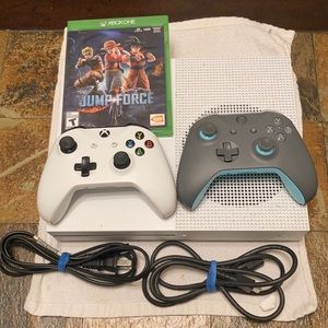Xbox 1S with 2 controllers and jump force